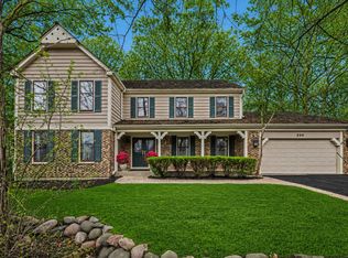 220 Dover Cir, Lincolnshire, IL 60069