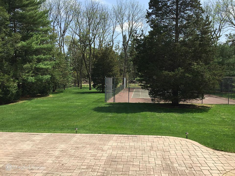 2nd image of 6 Magnolia Ln