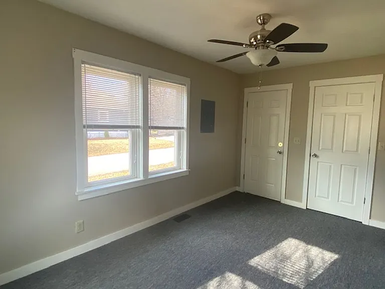 1701 E Belmont St — Photo 16