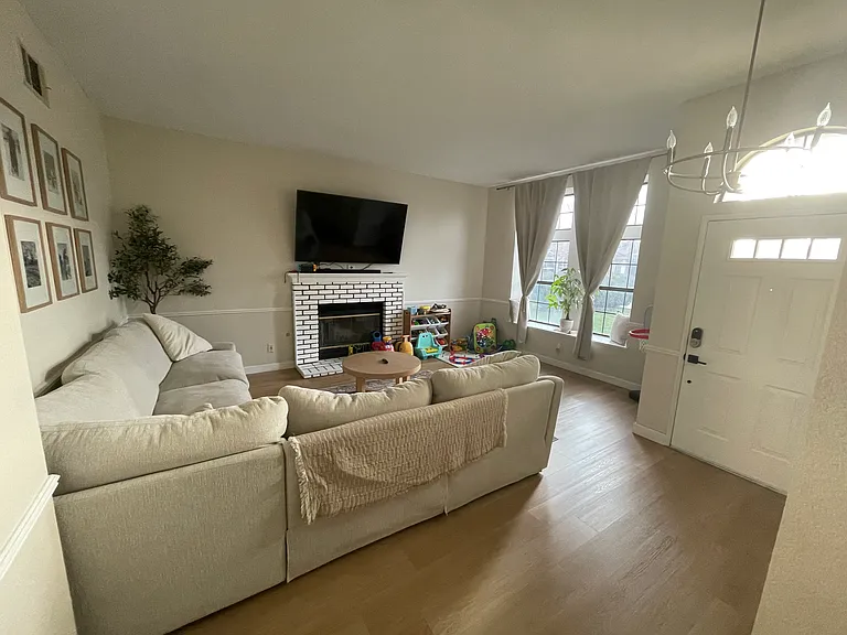 4147 E Avenue Q14 — Photo 4