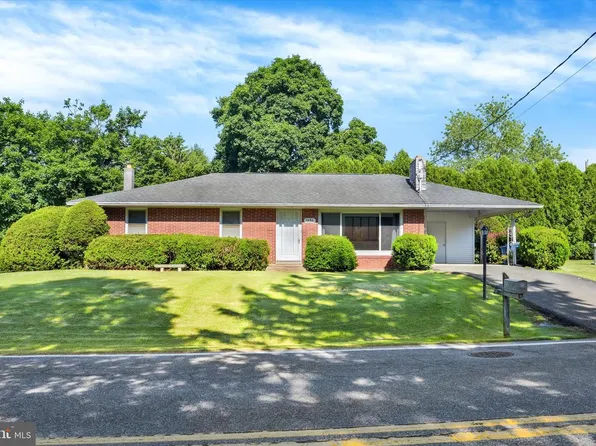 7690 Daniel Dr, Harrisburg, PA 17112