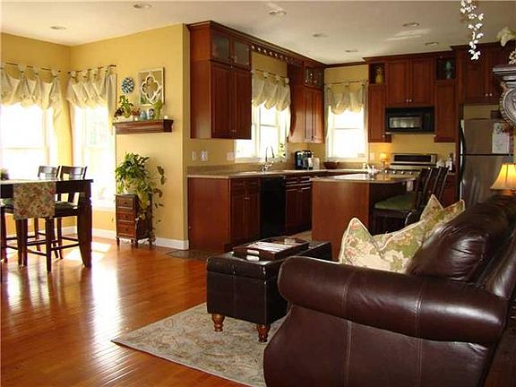 4th image of 206 Jacobs Way