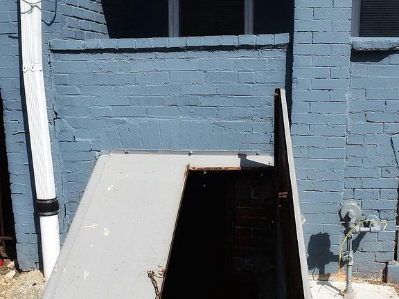 4th image of 302 N Rodney St