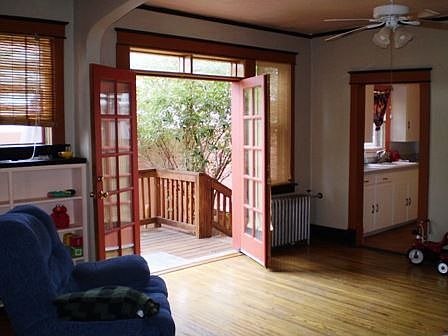 4th image of 901 W 12th St