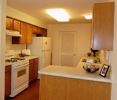 3rd image of 2412 Wilton Ln