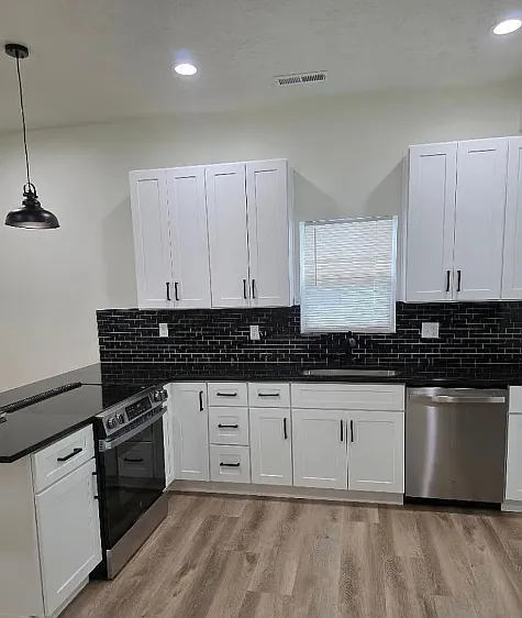 2 bed, 2.5 bath, 1218 sqft, $2,400 — Photo 3