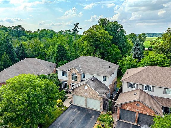 2nd image of 538 Sandbanks Cres