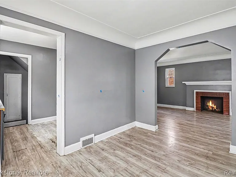16605 Freeland St — Photo 10