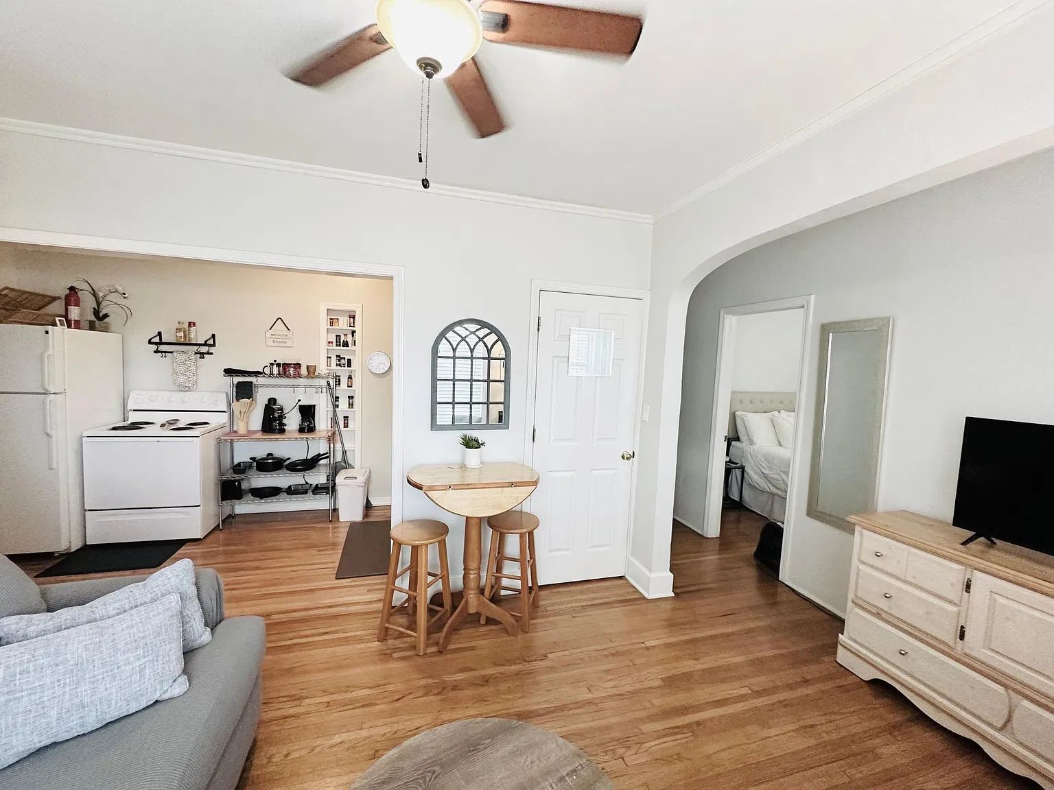 1108 S Detroit Ave — Photo 1