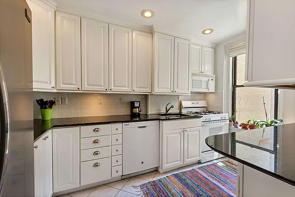 Sold by Compass | media 22