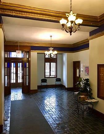 3rd image of 5625 N Winthrop Ave #308