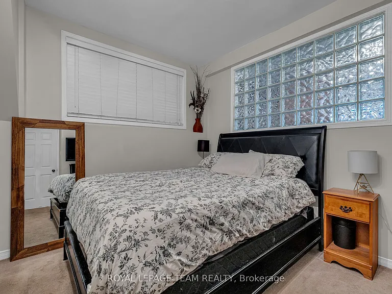 513 King Edward Ave #1 — Photo 14