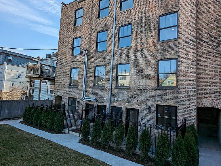1846 W Belle Plaine Ave #1 — Photo 8