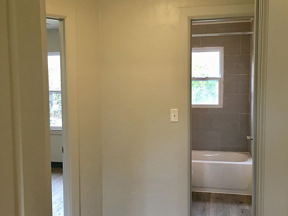 5th image of 613 N 2nd St