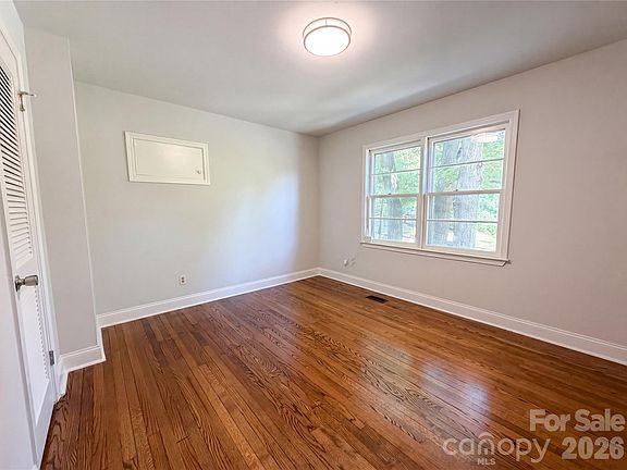 4th image of 1438 Buckingham Ave