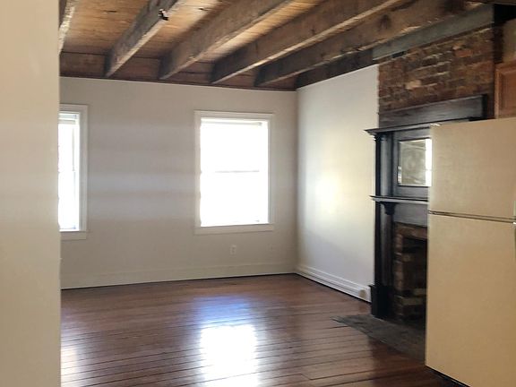 2nd image of 420 Valley St #A