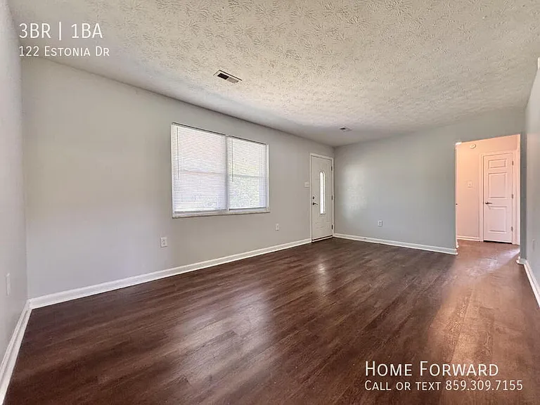 122 Estonia Dr — Photo 2