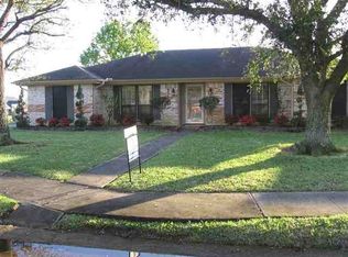 635 Ridgewood Dr, Port Neches, TX 77651