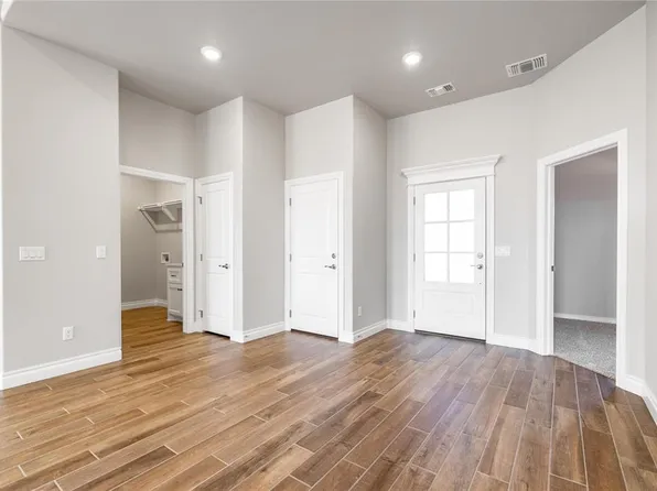 10304 SW 55th St, Mustang, OK 73064
