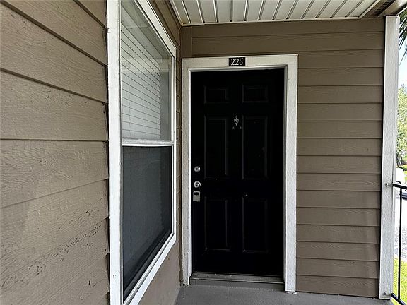 3rd image of 4772 Walden Cir #25
