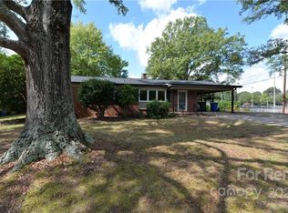 305 Fieldstone Rd, Mooresville, NC 28115