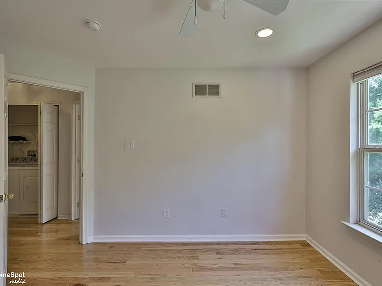 8149 Cross Creek Cir — Photo 31