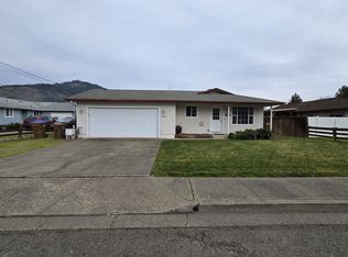 813 SE Vine Maple Dr, Myrtle Creek, OR 97457