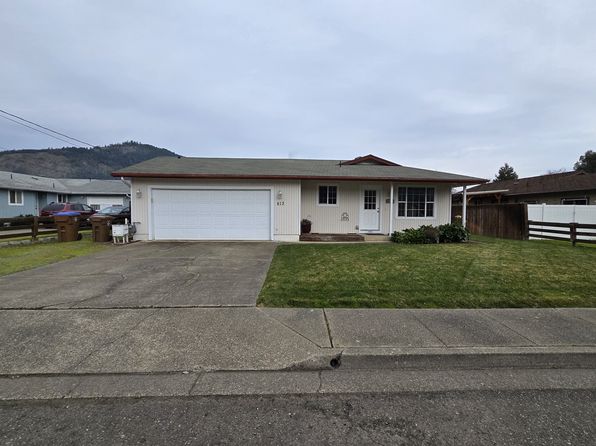 813 SE Vine Maple Dr