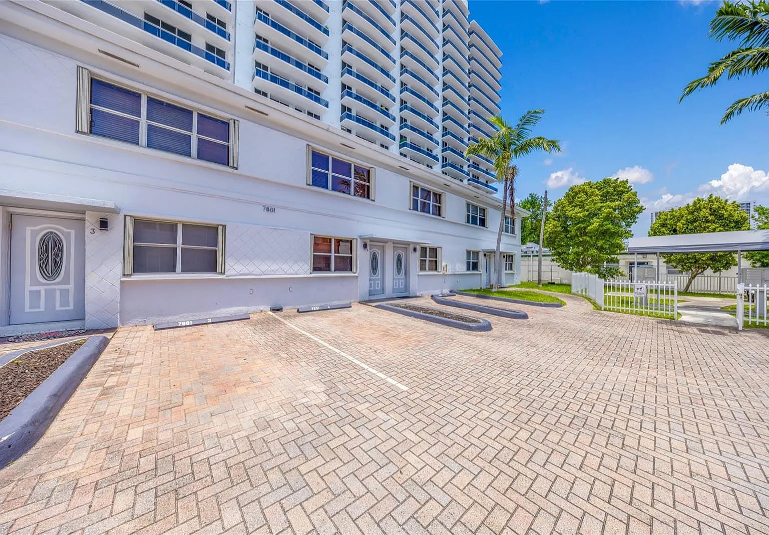2 bed, 1.5 bath, 900 sqft, $2,250 — Photo 2