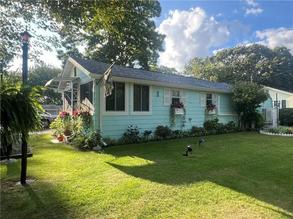 50 Andrew Comstock Rd, Warwick, RI 02886