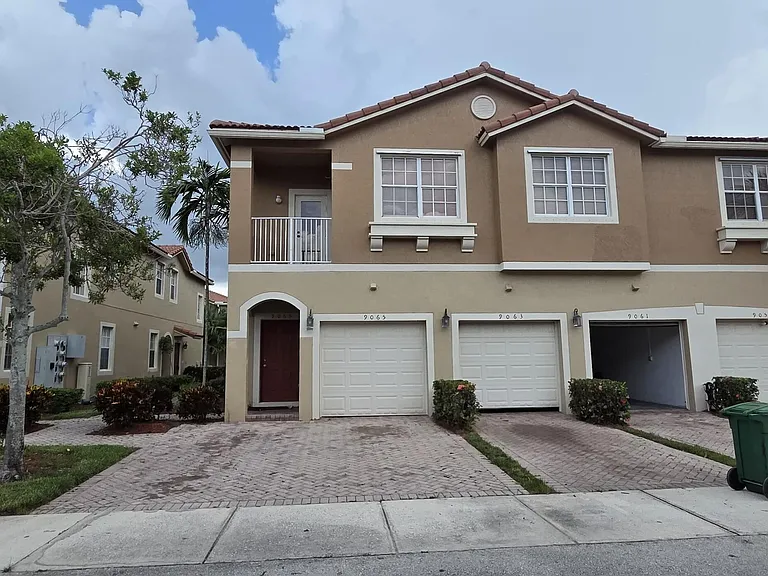 9065 Plymouth Pl — Photo 3