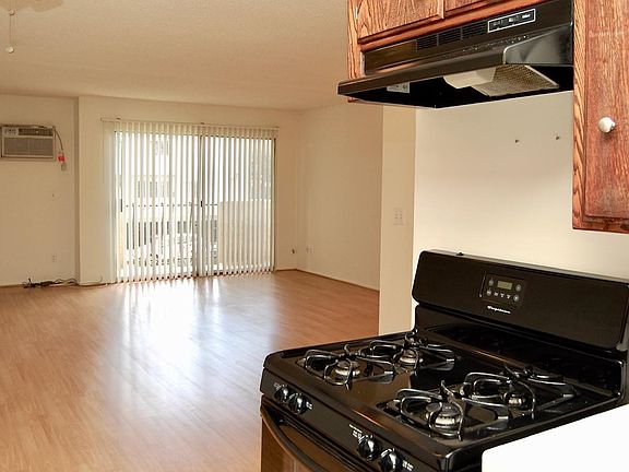 3rd image of 3702 Jasmine Ave APT 4