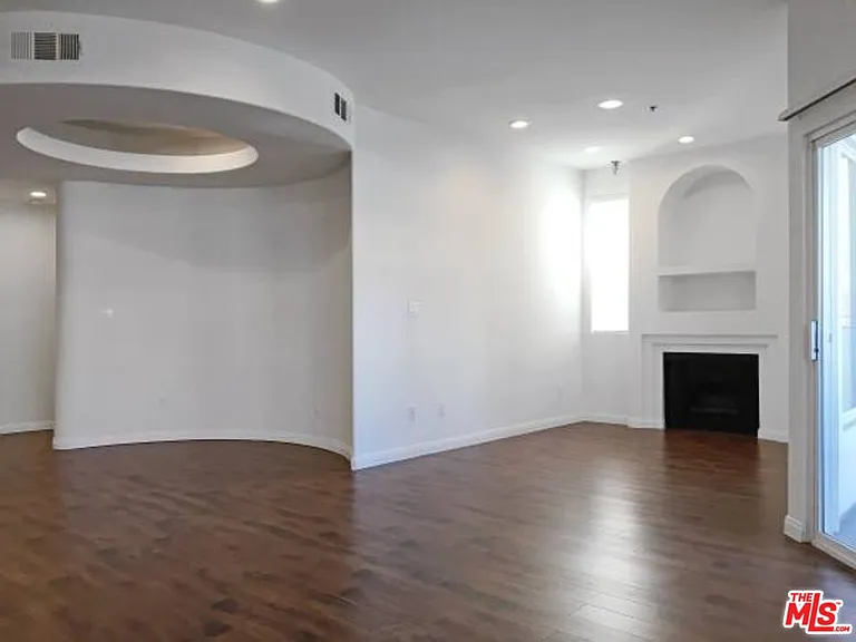 12712 Moorpark St #103 — Photo 7