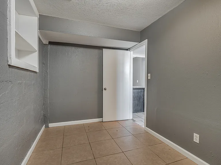 2520 SW 68th St — Photo 42