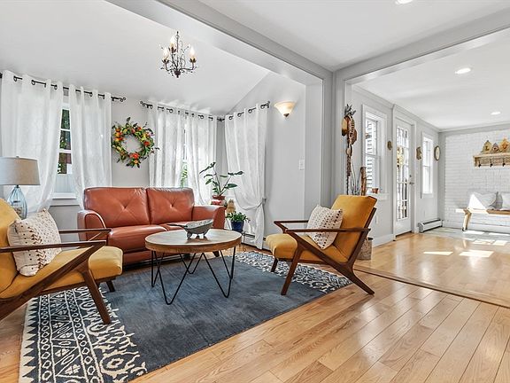 3rd image of 18 Pine St #1