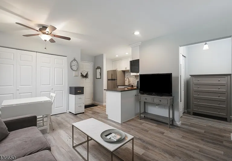 37 Hill St #C8 — Photo 6