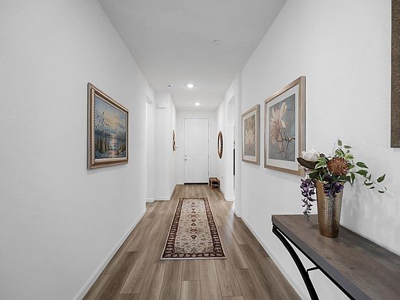 5th image of 924 Somerset Way