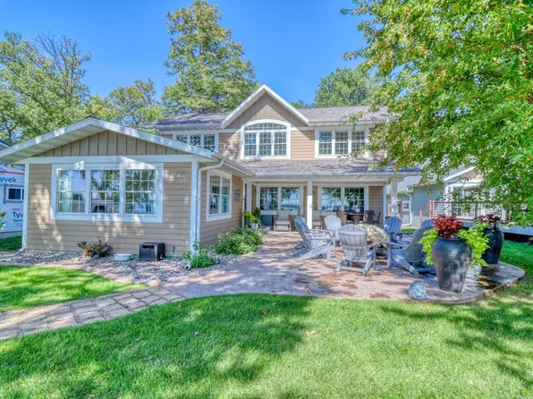 1020 W Lake Dr, Detroit Lakes, MN 56501