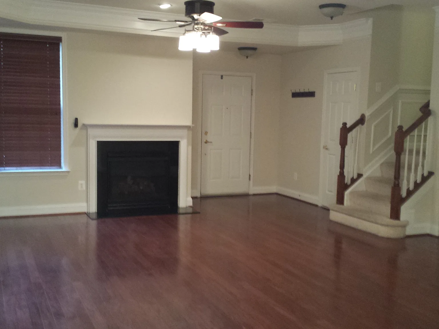 3 bed, 2.5 bath, 1620 sqft, $3,225 — Photo 2
