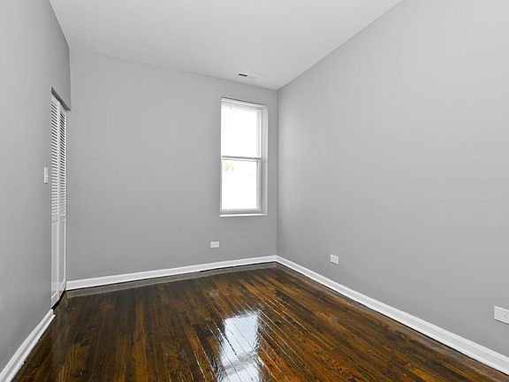 4th image of 3453-55 S Prairie Ave #3N