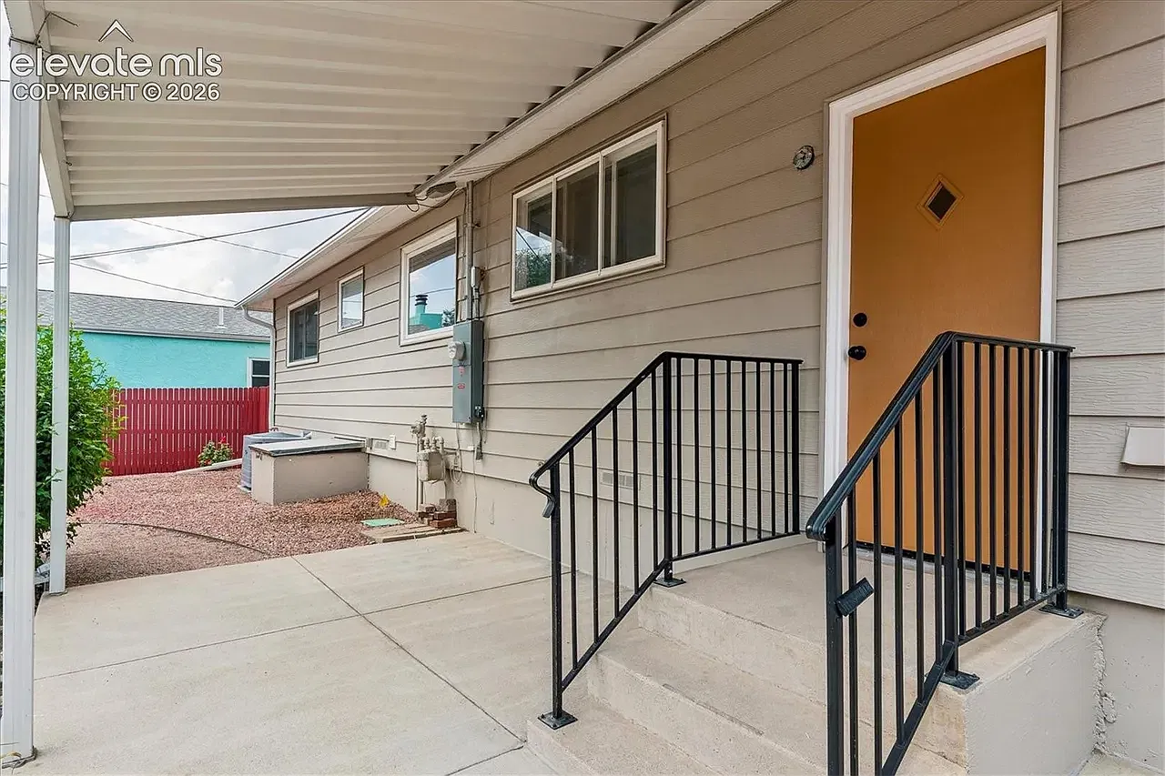 4 bed, 1300 sqft, $2,500 — Photo 4