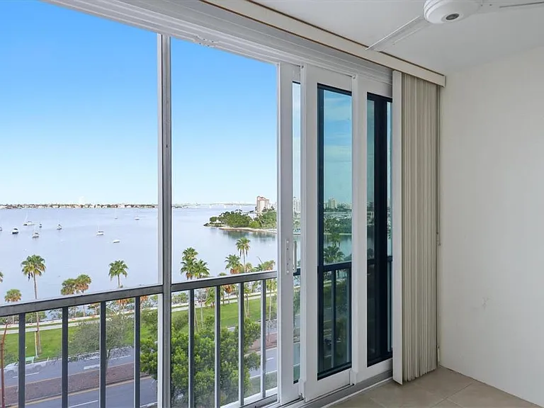 555 S Gulfstream Ave #902 — Photo 31