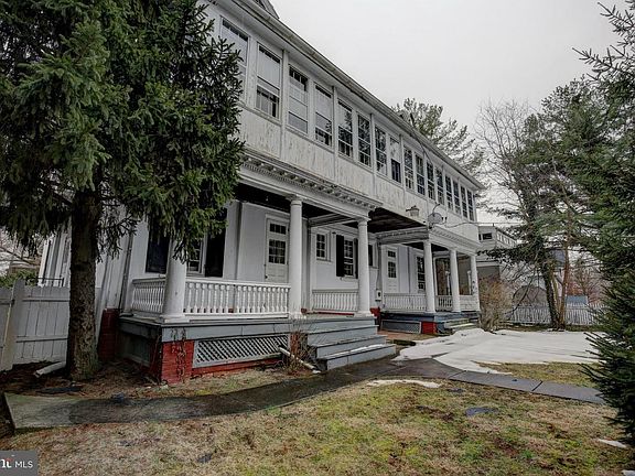 3rd image of 1017 Oak Hill Ave