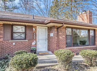 27699 Spring Arbor Dr, Southfield, MI 48076
