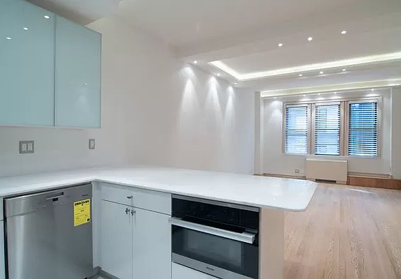3rd image of 145 W 58th St #4C