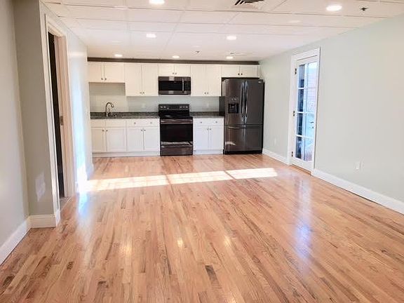 3rd image of 450 Hope St Ste 3S