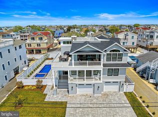 261 W 19th St, Ship Bottom, NJ 08008