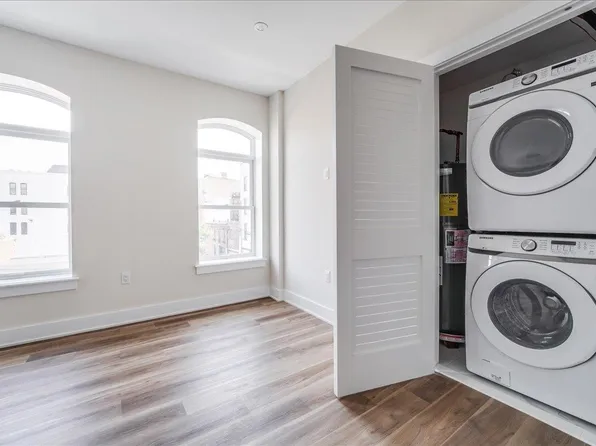 237 Washington Street image 6 of 34