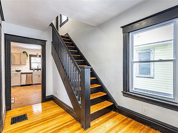 5th image of 80 Crombie St