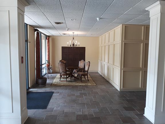 3rd image of 619 King St APT 805